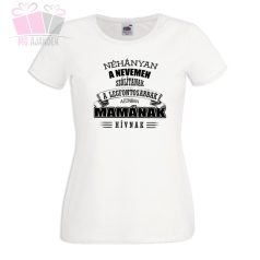 Néhányan a nevemen szólítanak, a legfontosabbak azonban Mamának hívnak egyedi polo maminak nagyinak 