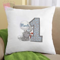 Szürke maci lufival, egyedi párna szülinap névvel adatos