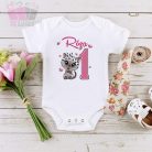 egyedi lepke feliratos éves lettem cica_mintás_body_saját_névvel-adatok pink