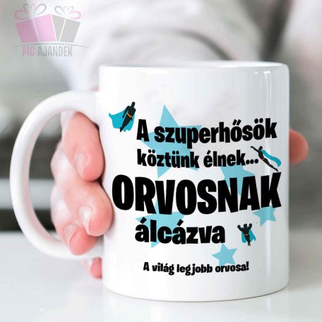 a szuperhosok koztunk jarnak orvosnak alcazva kerámia bögre egyedi neved white mug sebesz doki