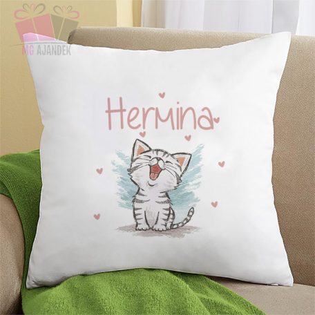  Cica mintás díszpárna névvel, szívekkel