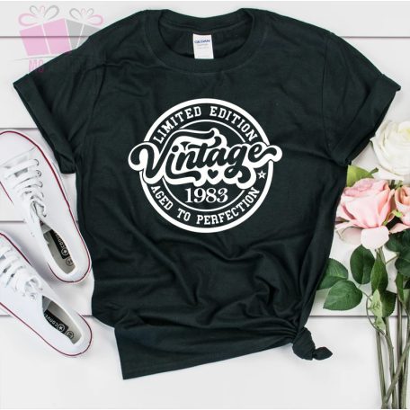 egyedi feliratos vicces humoros neves szamos szuletesnapi évforduló birthday tshirt